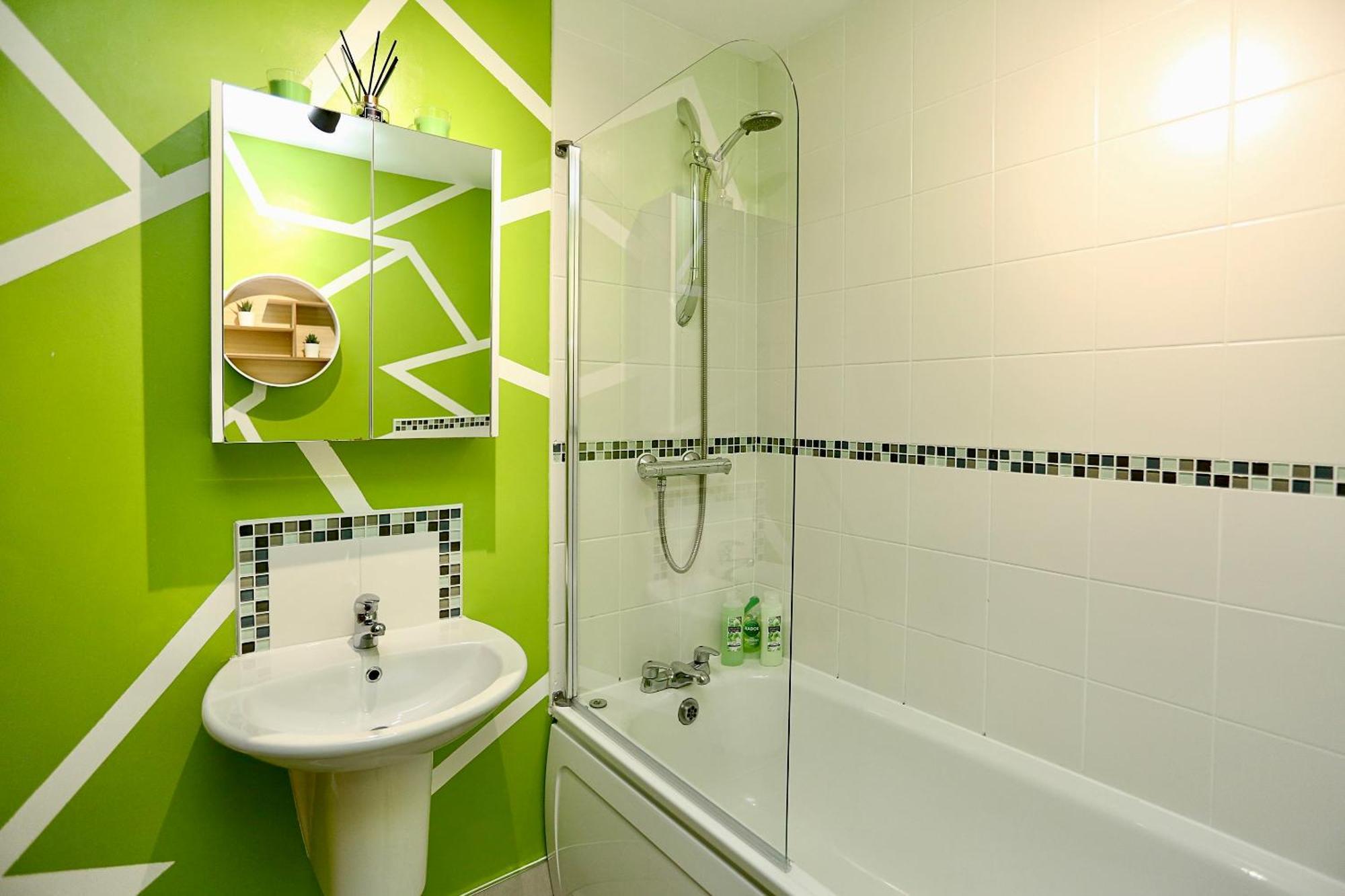 Neat City Apartment - Secure Parking - Wifi - Sleeps 4 - No Parties Belfast Extérieur photo
