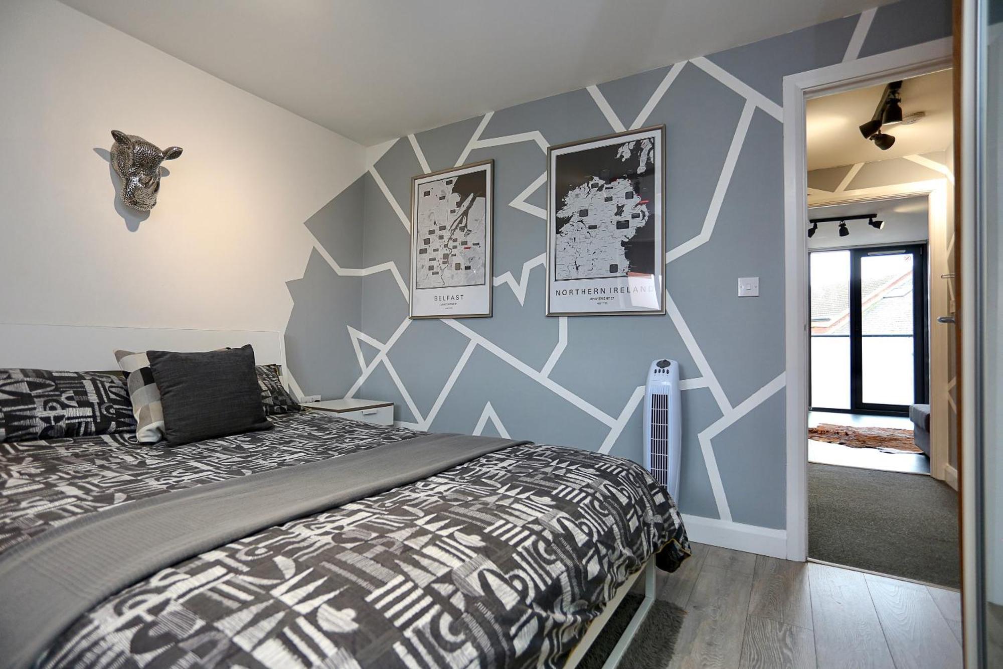 Neat City Apartment - Secure Parking - Wifi - Sleeps 4 - No Parties Belfast Extérieur photo