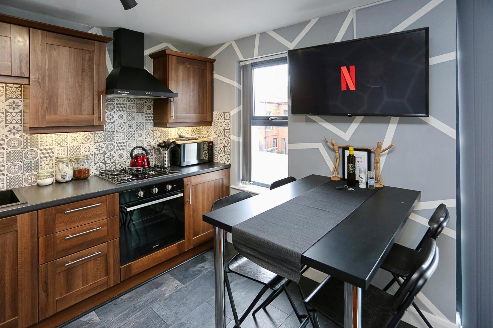 Neat City Apartment - Secure Parking - Wifi - Sleeps 4 - No Parties Belfast Extérieur photo